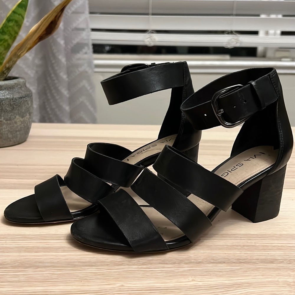 Black block strappy heel